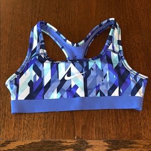blue patterned nike sports bra, youth